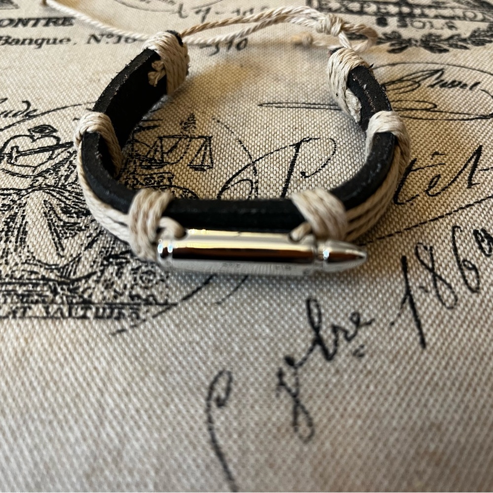 Leather skull cuff bracelets - Picture 4 of 11